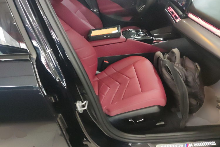 宝马5系 2025款 530Li 领先型 M运动套装局部细节41