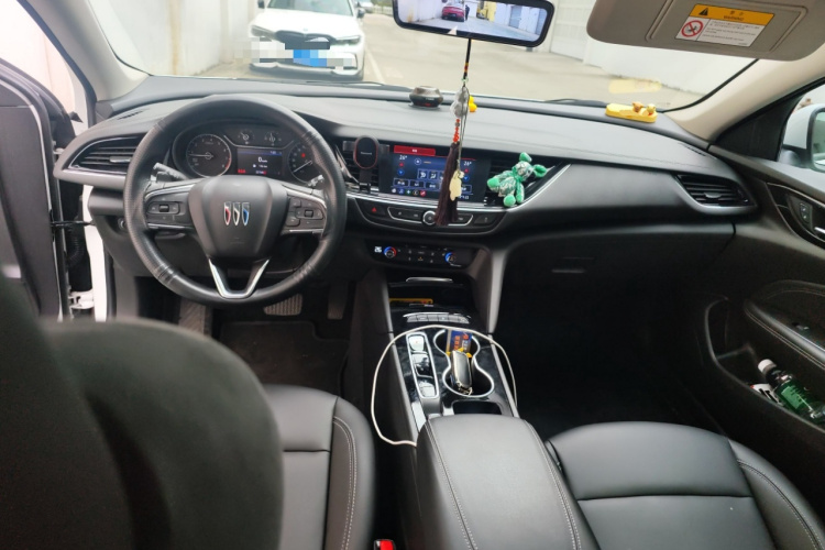 别克 君威 2024款 25T 超享版中控内饰12