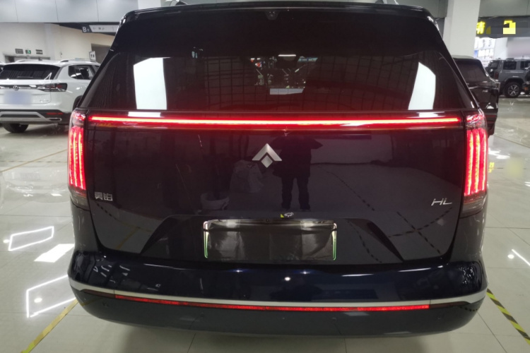 昊铂HL 2025款 700 Ultra六座四驱激光雷达版车身外观6004