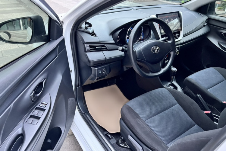 丰田 YARiS L 致享 2017款 1.5E CVT魅动版中控内饰7007