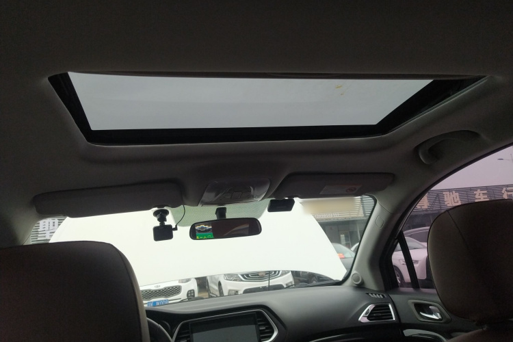 广汽传祺 传祺GS4 2015款 200T G-DCT精英版中控内饰22