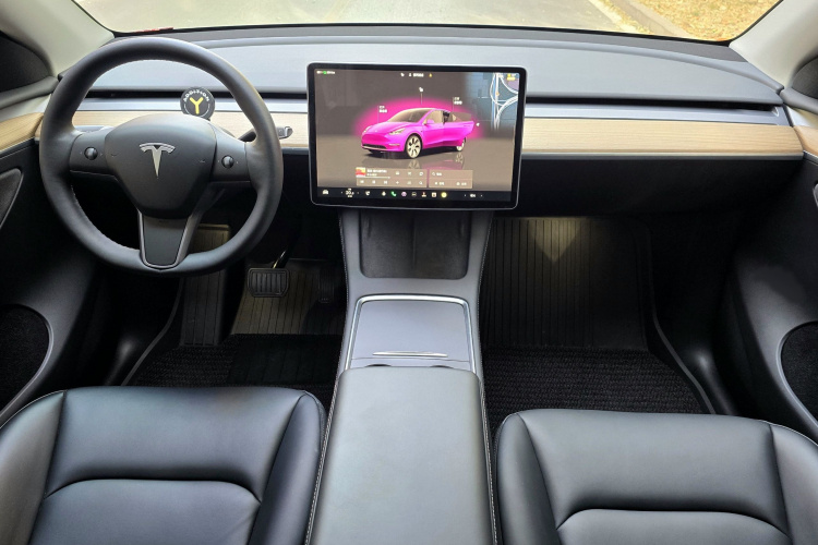 特斯拉 Model Y 2022款 改款 后轮驱动版中控内饰7003