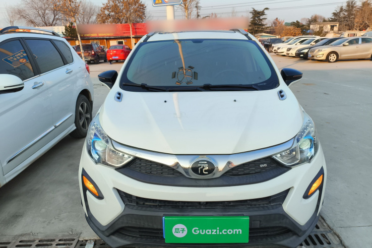 比亚迪 元 2016款 1.5L 手动尊贵型车身外观2