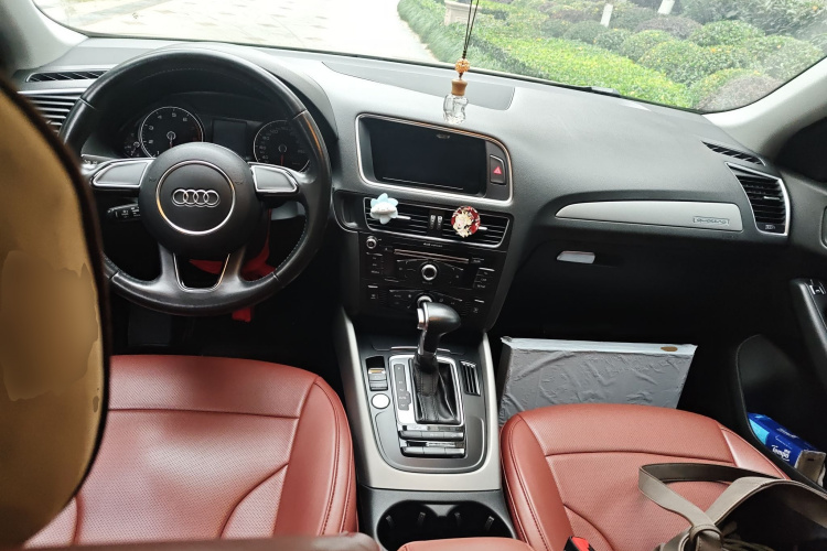 奥迪Q5 2017款 40 TFSI 进取型中控内饰12