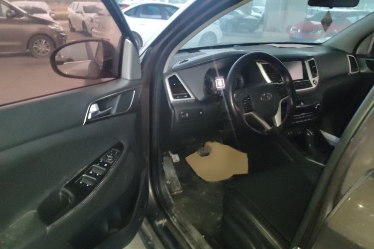 现代 途胜 2015款 1.6T 双离合两驱智能型中控内饰20