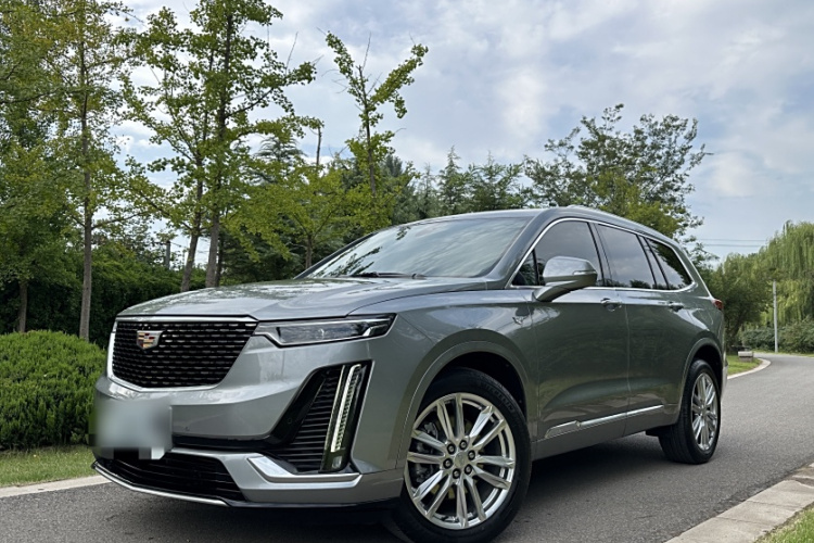 凯迪拉克XT6 2022款 2.0T 七座四驱豪华型车身外观1