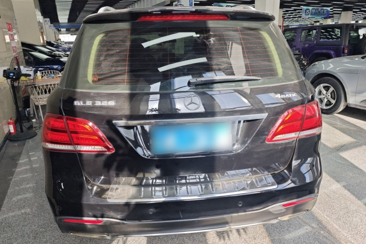 奔驰GLE 2017款 GLE 320 4MATIC 动感型车身外观6