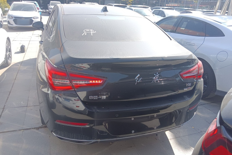 红旗H5 2022款 经典款 改款 1.5T DCT旗韵版车身外观6