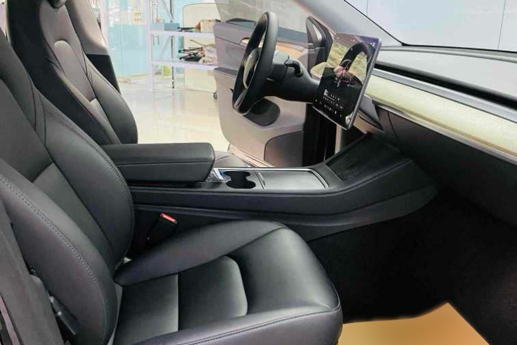 特斯拉 Model Y 2022款 改款 后轮驱动版中控内饰7004