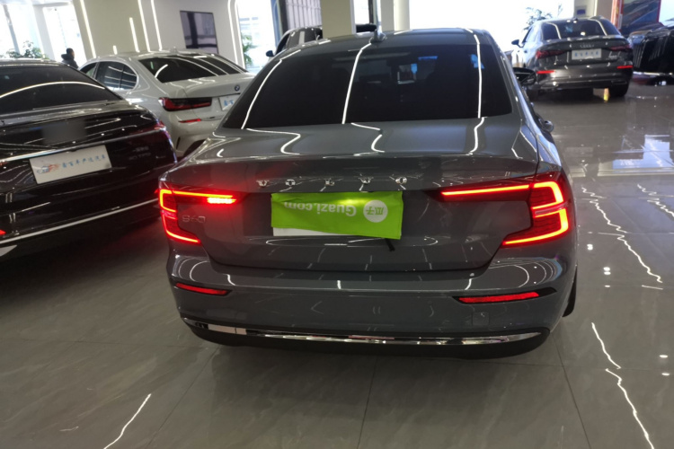 沃尔沃S60 2023款 B4 智逸豪华版车身外观6