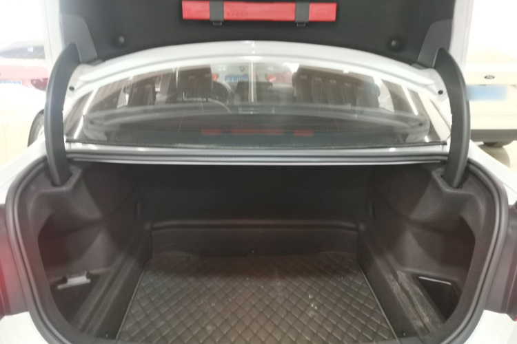 宝马1系 2021款 改款 120i M运动版机舱底盘23