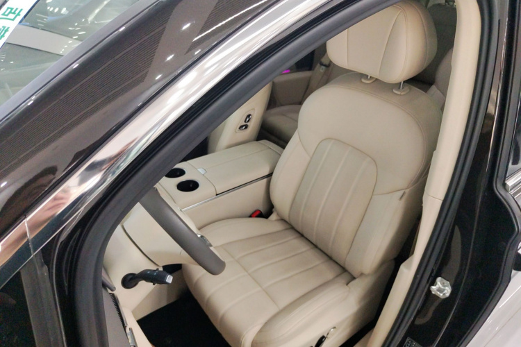 岚图汽车 岚图梦想家 2025款 PHEV 四驱尊贵鲲鹏版局部细节19