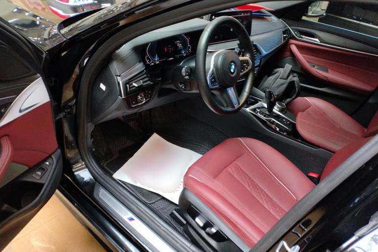 宝马5系新能源 2021款 535Le M运动套装中控内饰7003