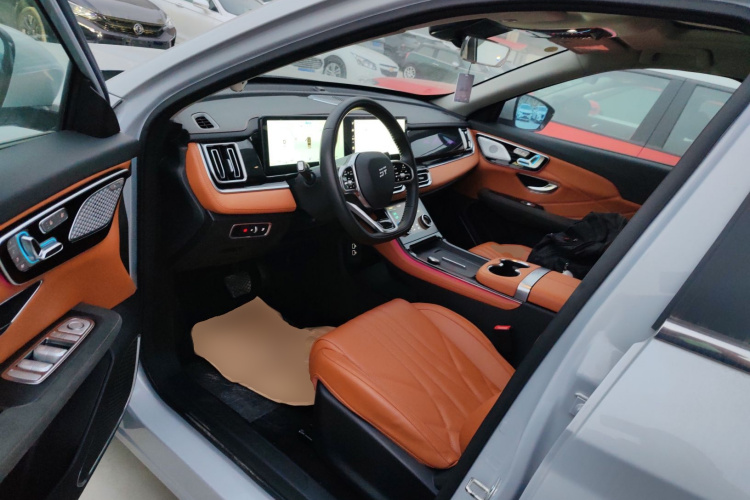 捷途山海L7 2024款 1.5T 120km ULTRA 7座中控内饰19