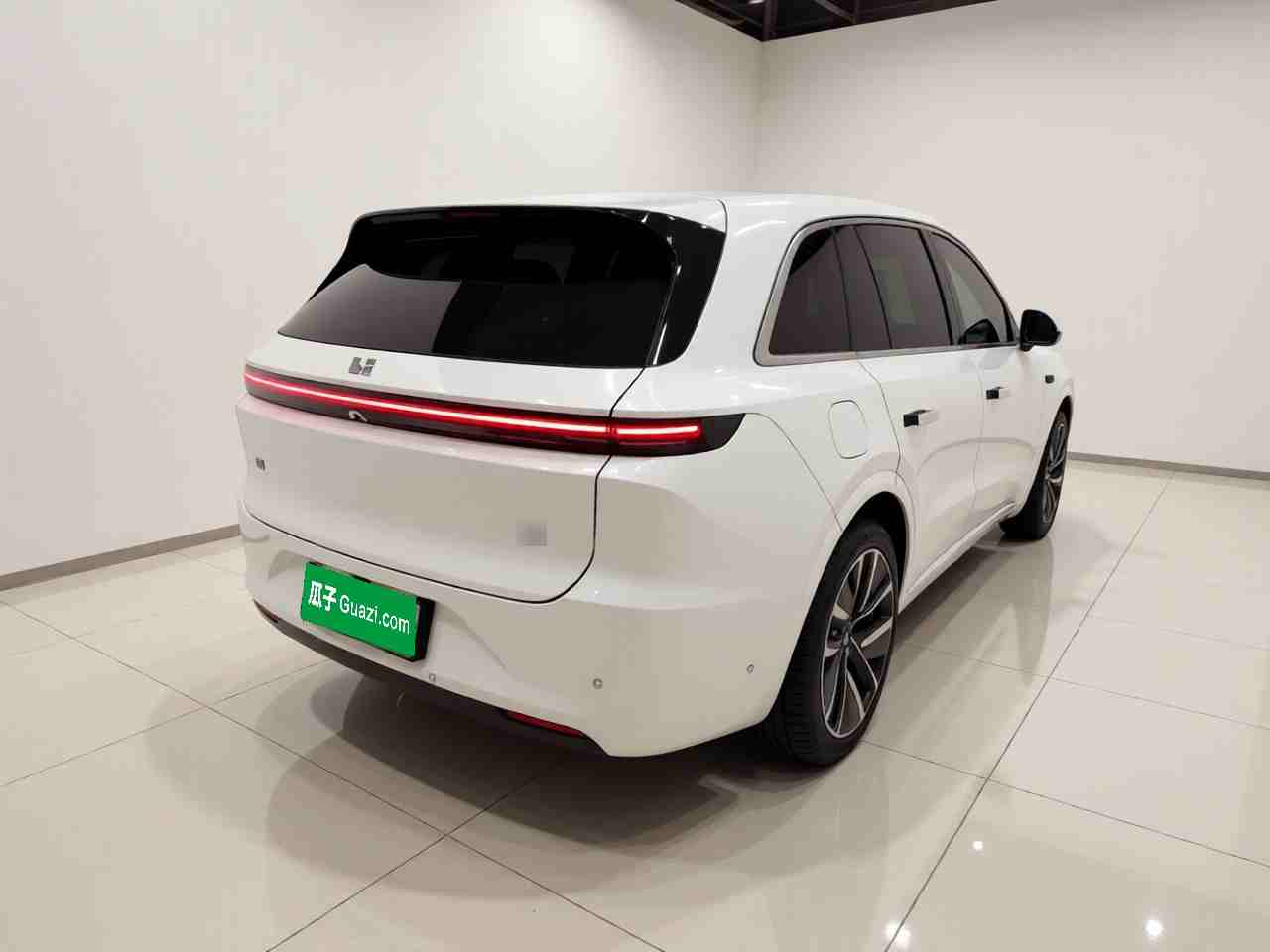车辆右后45度视角外观