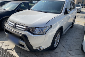 三菱 欧蓝德(进口) 2014款 2.4L 四驱豪华超值版 5座