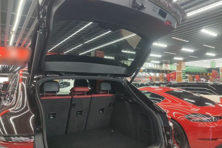 保时捷 2021款 Macan 2.0T机舱底盘23