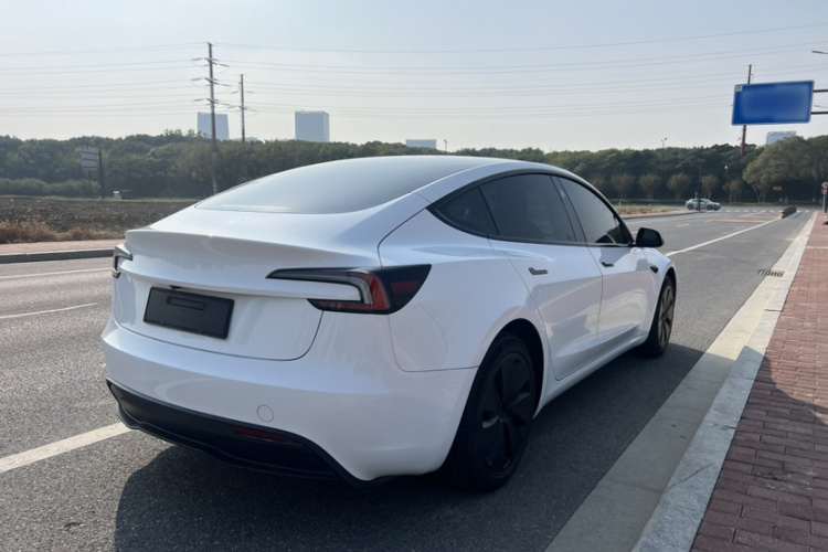 特斯拉 Model 3 2023款 后轮驱动版车身外观6007