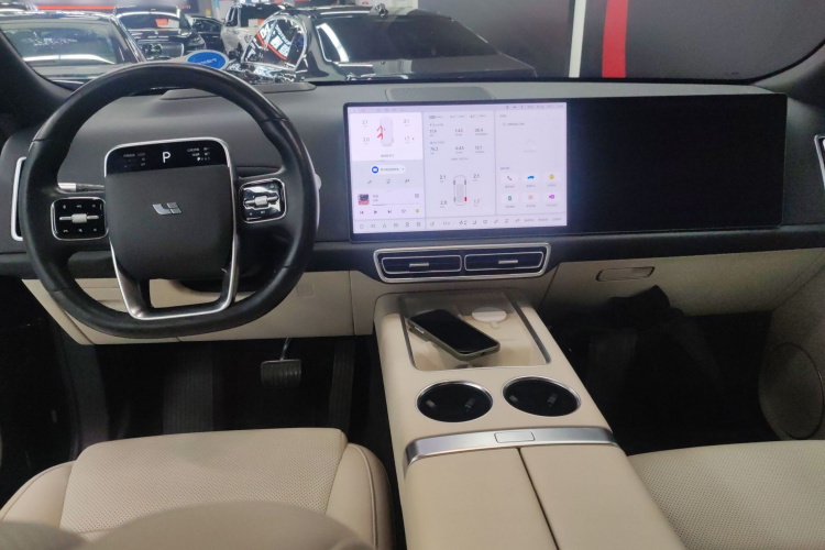 理想汽车 理想L9 2022款 Max中控内饰7002