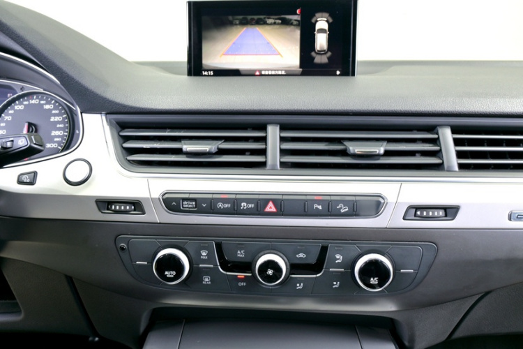 奥迪Q7 2016款 40 TFSI 舒适型中控内饰7005