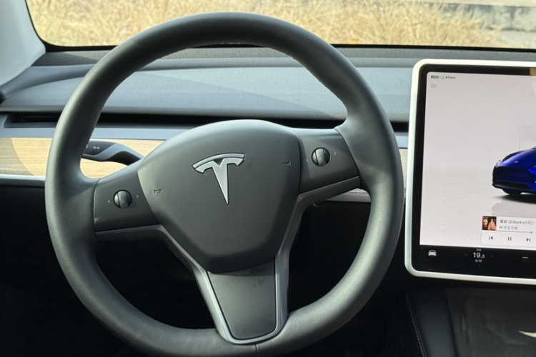 特斯拉 Model Y 2022款 改款 后轮驱动版中控内饰7005