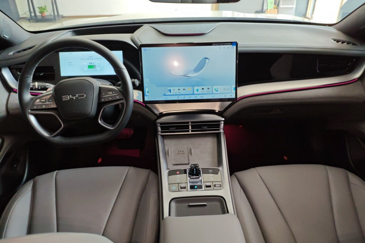 比亚迪 海豹07 DM-i 2025款 智驾版 DM-i 1.5L 125km 尊贵型中控内饰7002