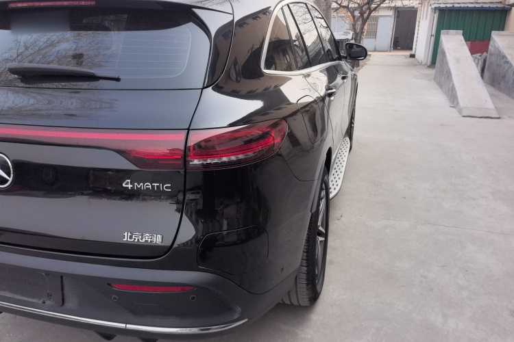 奔驰EQC 2021款 EQC 400 4MATIC车身外观9