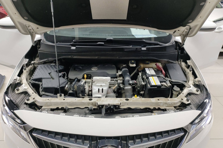 别克GL6 2018款 18T 6座尊贵型机舱底盘24