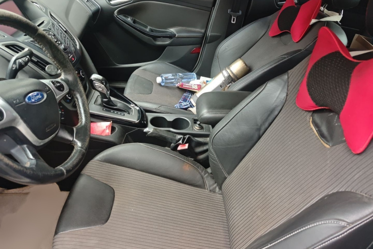 福特 福克斯 2012款 三厢 1.6L 自动风尚型局部细节19
