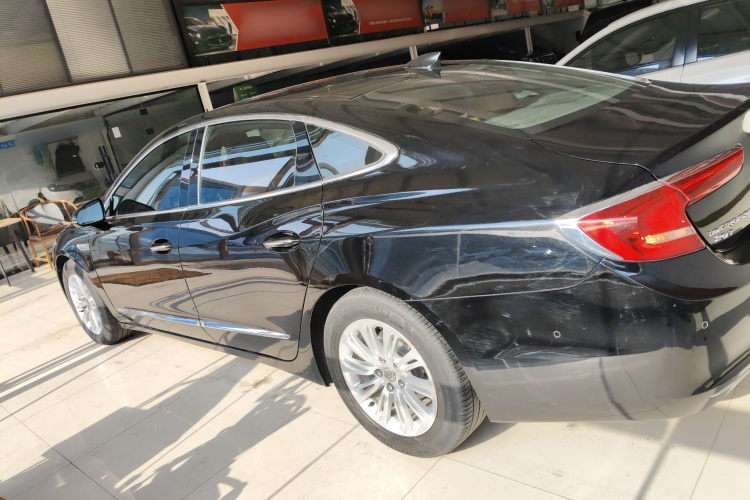 别克 君越 2016款 20T 豪华型车身外观4