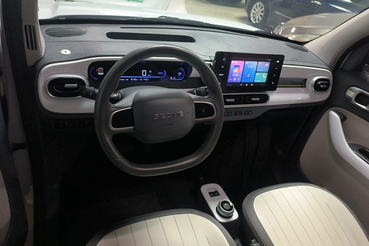 吉利银河 2025款 210km 熊猫卡丁中控内饰12