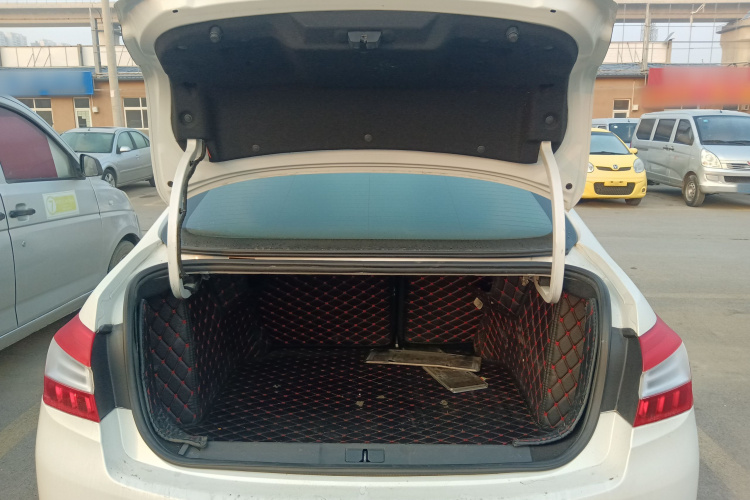 标致408 2018款 350THP 自动豪华版机舱底盘23