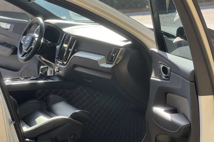 沃尔沃XC60 2020款 T5 四驱智远运动版中控内饰7005