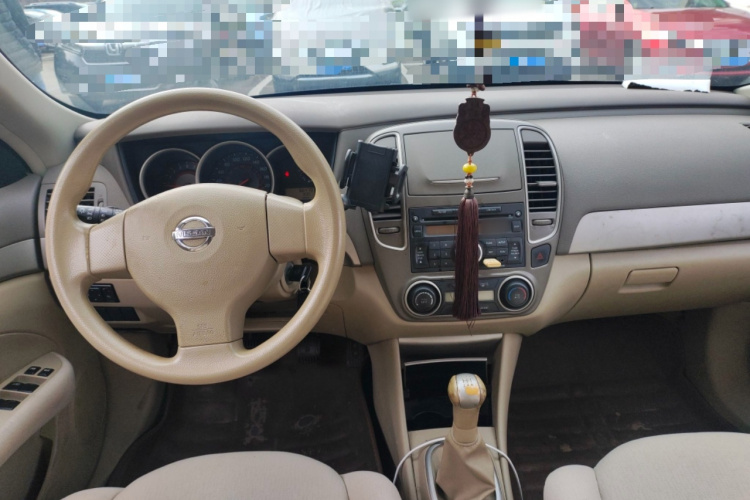 日产 轩逸 2012款 经典 1.6XE 手动舒适版中控内饰12