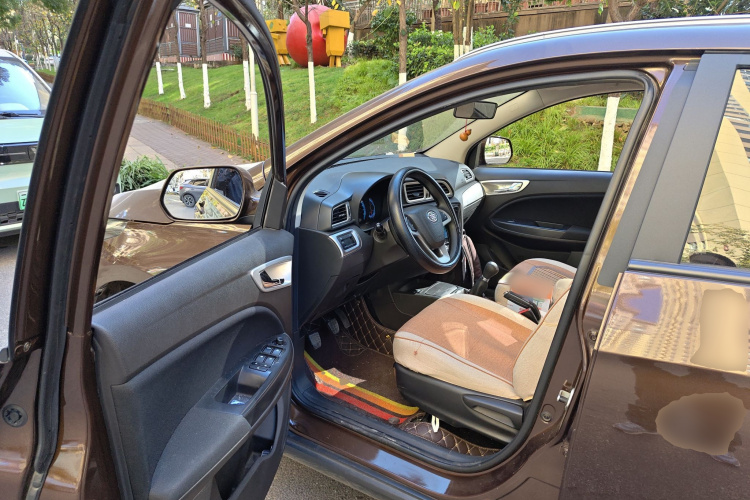 一汽 骏派D60 2015款 1.5L 手动标准型中控内饰20