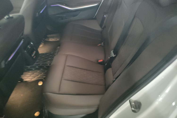 宝马3系 2022款 325Li M运动套装中控内饰7004