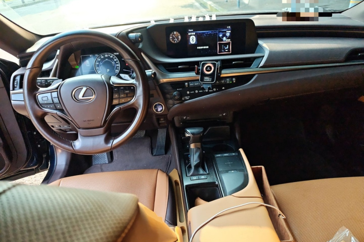 雷克萨斯ES 2020款 300h 卓越版中控内饰12