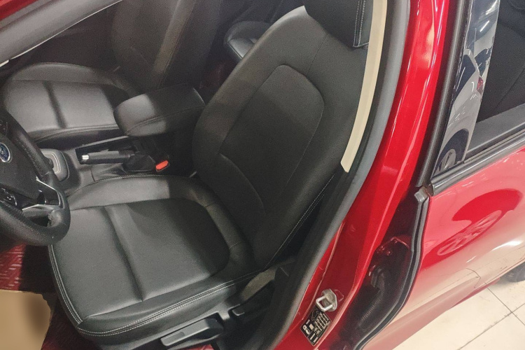 福特 福克斯 2020款 三厢 1.5L 自动锋跃型中控内饰19