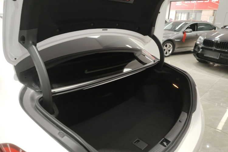 奔驰C级 2018款 C 180 L 时尚型运动版机舱底盘23