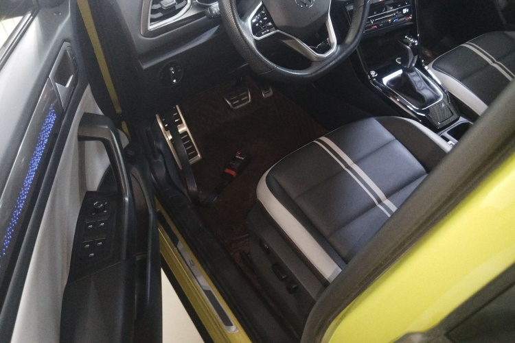 大众 T-ROC探歌 2023款 300TSI DSG两驱星光版中控内饰7003