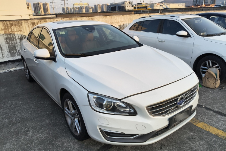 沃尔沃S60 2015款 S60L T5 智驭版车身外观3