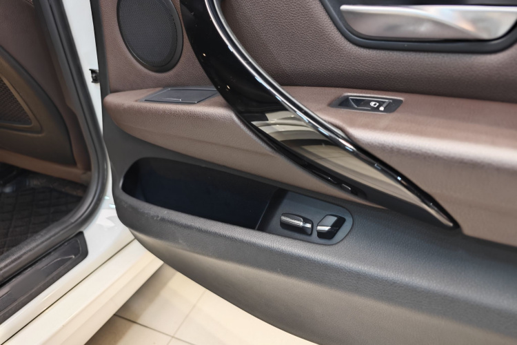 宝马3系 2018款 320Li 时尚型局部细节9003