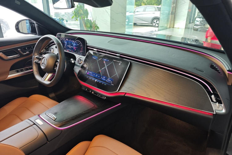 奔驰E级 2024款 E 300 L 时尚运动型中控内饰7008