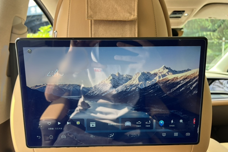 腾势D9 2022款 DM-i 970 四驱旗舰型中控内饰7002