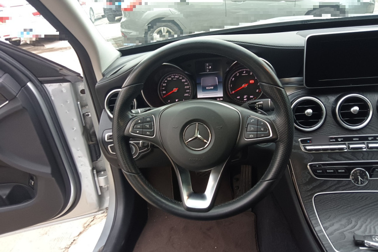 奔驰C级 2017款 改款 C 200 L 运动版局部细节13