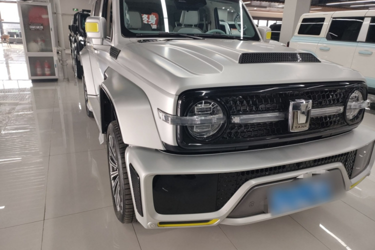超境汽车 共创坦克300 2021款 2.0T 赛博坦克车身外观3