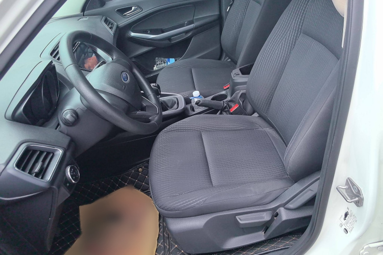 福特 福睿斯 2019款 改款 1.5L 手动质享型（胎压监测） 国VI中控内饰7007