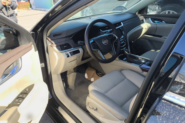凯迪拉克XTS 2015款 28T 舒适型中控内饰20