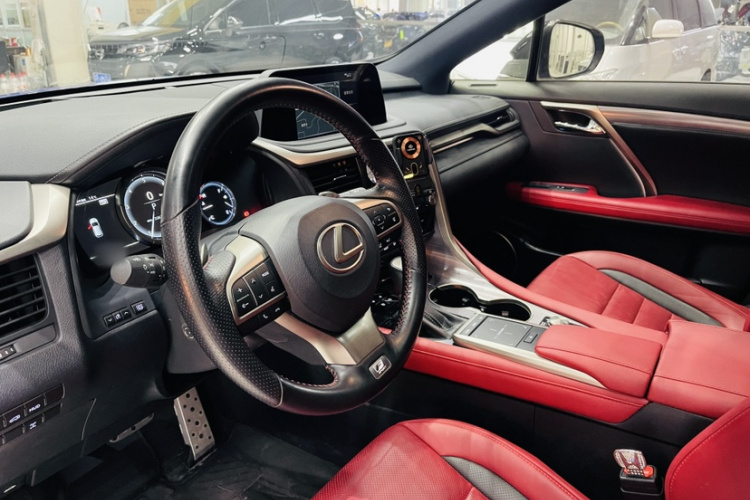 雷克萨斯RX 2021款 300 四驱F SPORT中控内饰7001