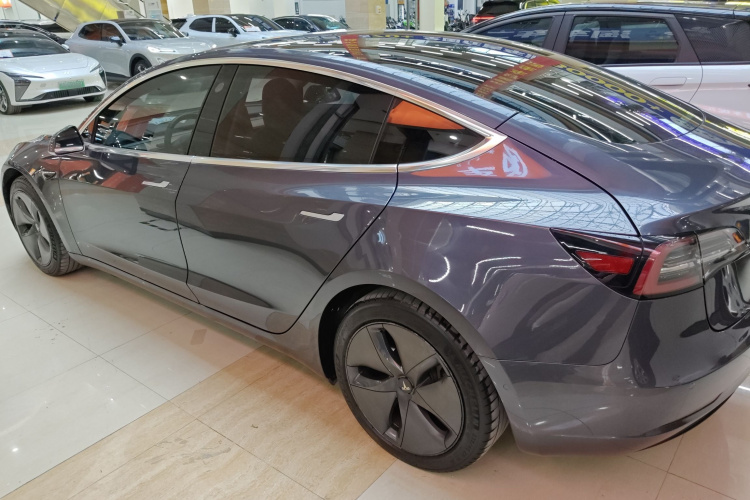 特斯拉 Model 3 2020款 标准续航后驱升级版车身外观4
